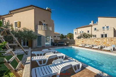 Villa in Premantura with swimming pool