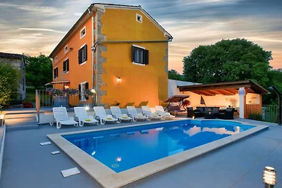 Villa a Šušnjevica con piscina