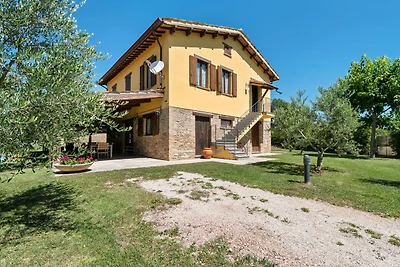 Elegante villa con piscina a Piandimeleto