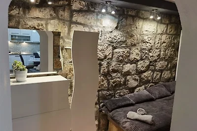 Apartments Diadora - Studio apartment Stone