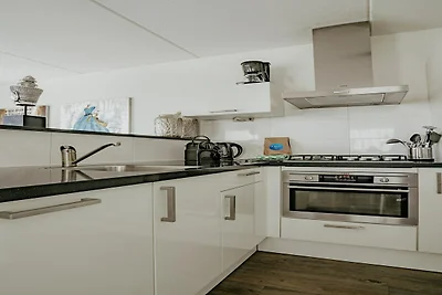 Geräumiger Rückzugsort am See