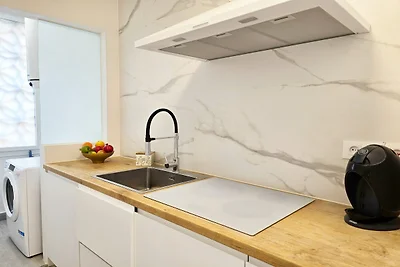 Frontline apartment with sea views