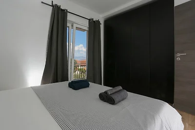 Apartments Martić - Three Bedroom Apartment w...
