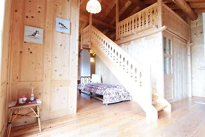 Hervorragende Berghütte aus Holz zwischen Ven...