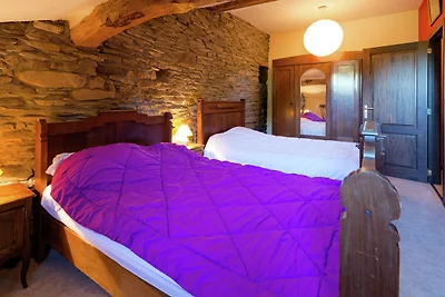 Casa colonica situata ai margini del bosco