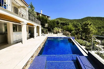 Villa in Valcros mit Infinity-Pool und...