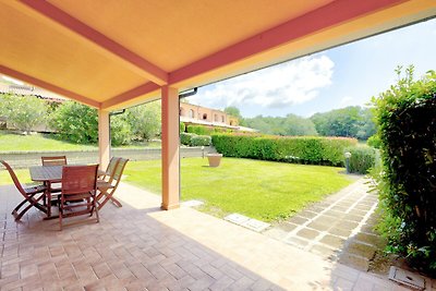 Schönes Ferienhaus in Sorano mit Pool