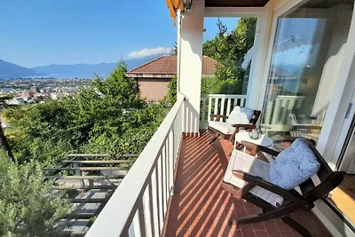 Villa Dora hieronder
