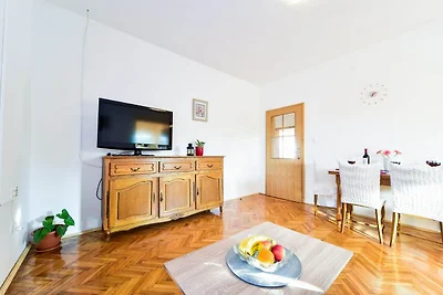 Ruim appartement met privézwembad