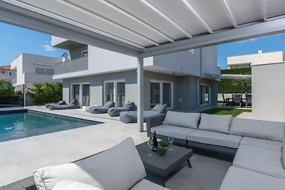 Villa in Novigrad met zwembad