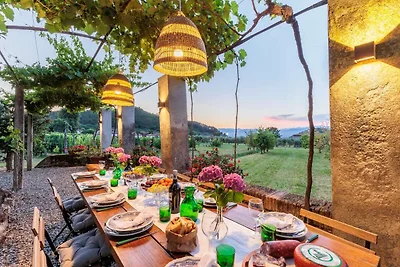 Villa bei Lucca mit Gartenblick