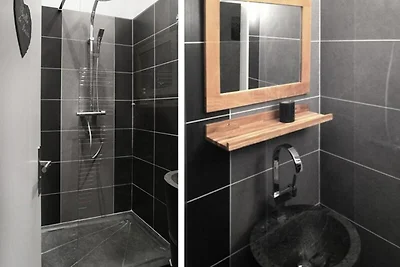 Renoviertes Apartment · Direkter Zugang zur P...