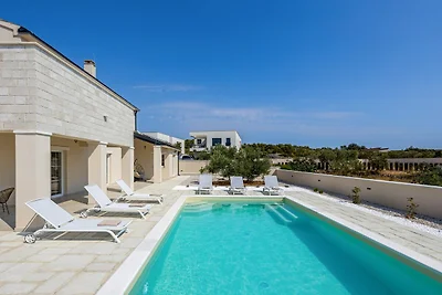 Villa Royal Stone mit Pool in Jezera