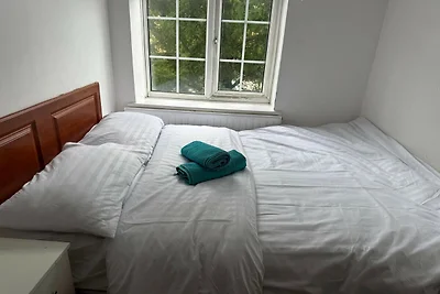 Rahal Hackney |  Double Room Shared washroom