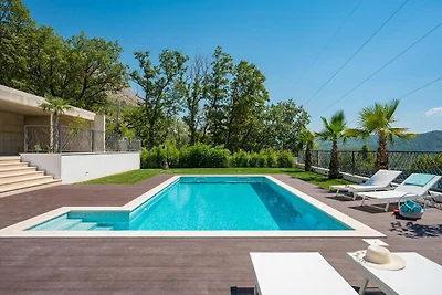 Villa Florinda mit Pool in der Nähe von Split