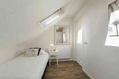 Ferienhaus in Nes mit Schwimmbecken