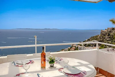 Appartamento con terrazza arredata