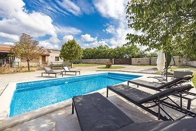 Villa mit Pool in Stancia San Antonio