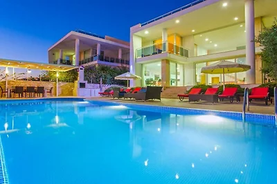 Villa in Kalkan mit Schwimmbecken