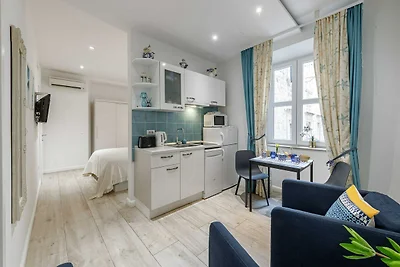 L & L Old Town Apartments - Studio Apartment ...