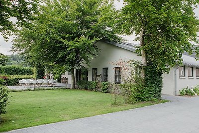 Geräumiges Ferienhaus in Leende mit Garten