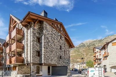 Steinhaus bei Benasque und See
