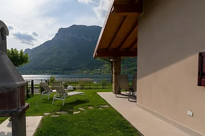 Komfortable Villa am Seeufer