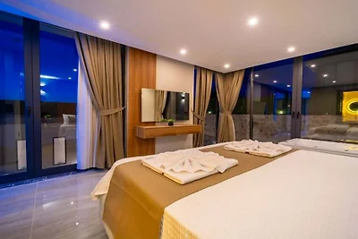 Villa a Kalkan con piscina