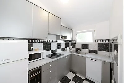 Modernes Apartment mit privatem Pool in...