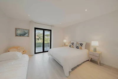 Klimatisierte Villa – 8 Schlafzimmer/17 Perso...