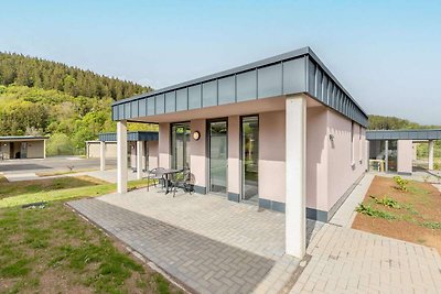 Leuke bungalow in Hallschlag met een terras