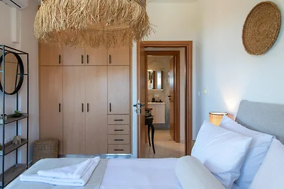 Villa in Sfakaki mit Pool am Strand