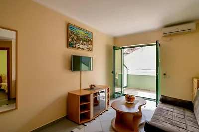 Amor Residence - Studio Apartment with Terrac...