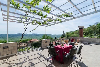 Villa tradizionale con piscina a Gruda