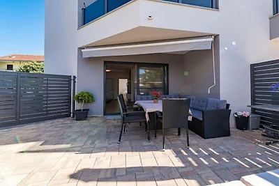 Wohnung in Rogoznica mit Terrasse