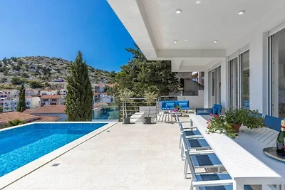 Luxury villa Fleur with pool