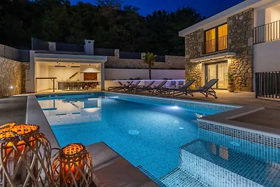 Villa in Crikvenica mit Schwimmbecken