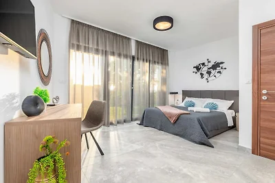 Villa Borealis - Six Bedroom Villa with Swimm...