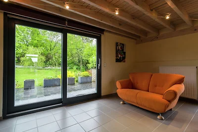 Casale ristrutturato con terrazzo e giardino