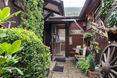 Rustikales Ferienhäuschen mit Balkon und wund...