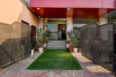 Collezione O Sunder Nagar Golvyas