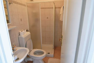 Scenic Retreat Rooms and Family Apartments - ...