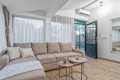 Hidden Gem Holiday Home with Pool in Kastel S...