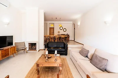 Villa in Gale met zwembad vlakbij Gale Beach