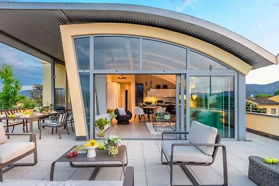 Modern panoramisch loft met terras, lift