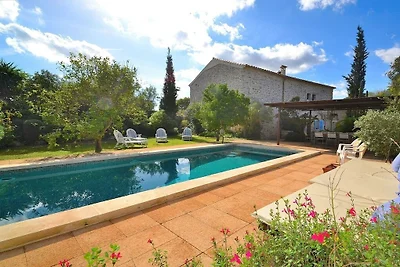 Finca in Llubi mit Schwimmbecken