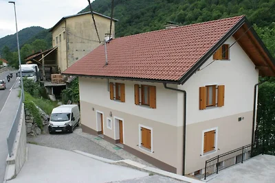 Riverside Rustic Ridge Apartments with Balcon...