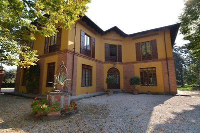 Elegante  casa vacanze a Faenza con giardino