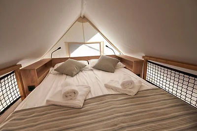 Schצne Zelth�tte mit Veranda