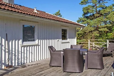 5 Sterne Ferienhaus in Hjälteby